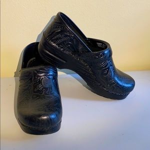 Dansko Women's Professional Shoes - Tooled